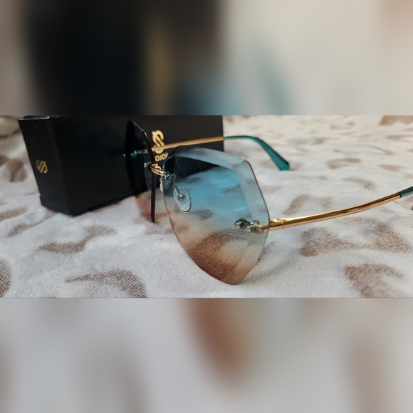 NEW Women's Oversized Rimless Diamond Cut Shape Sunglasses - Picture 6 of 8